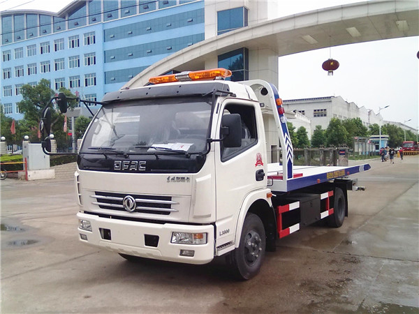 東風(fēng)多利卡清障車(chē)