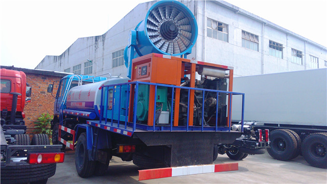 東風(fēng)145打藥車(chē)后視圖