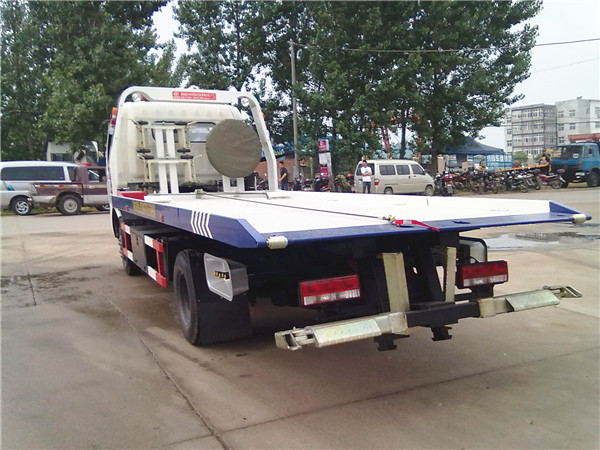 東風(fēng)多利卡一拖二清障車(chē)