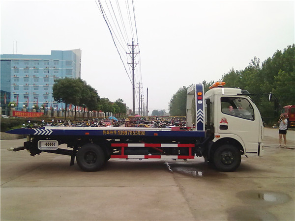 東風(fēng)多利卡平板拖車(chē)