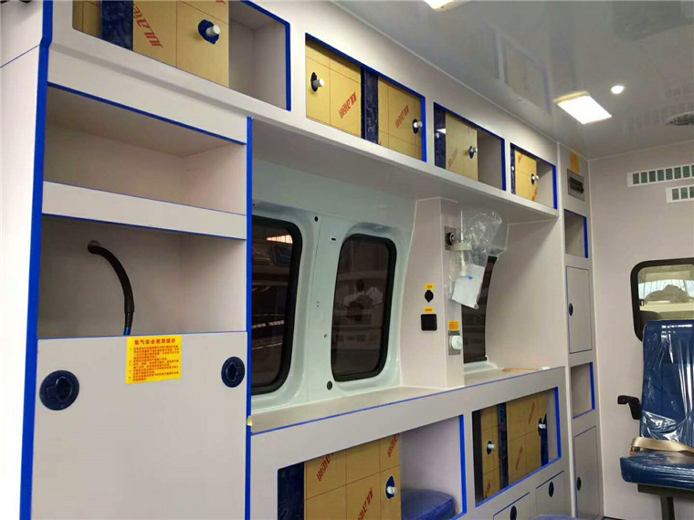 上汽大通長軸救護(hù)車(國五)