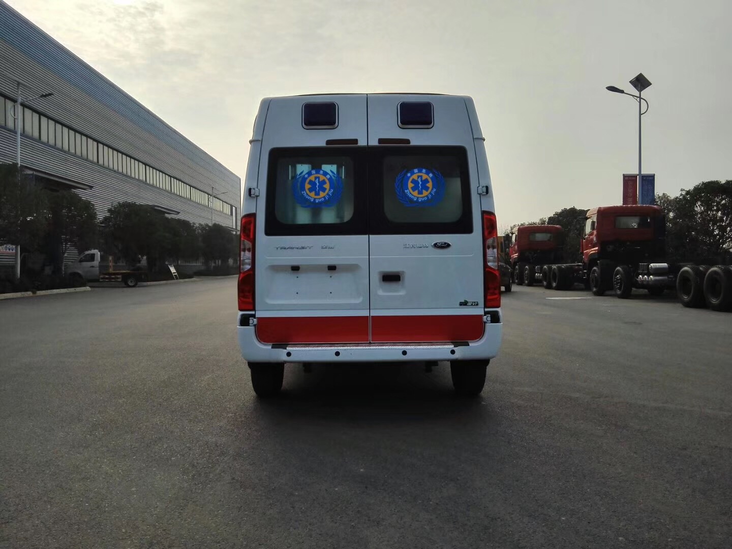 福特新世代V348救護(hù)車(chē)(短軸中頂)圖片4