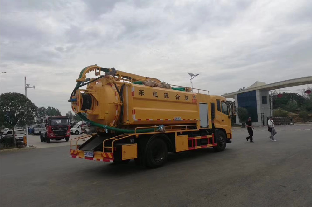 東風(fēng)天錦國(guó)六清洗吸污車圖片3