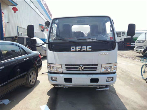 IMG_4328.jpg 東風(fēng)藍(lán)牌灑水車右傾45度角圖片1.jpg