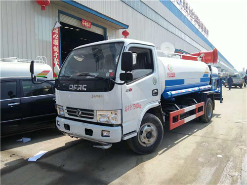 IMG_4329.jpg 東風(fēng)藍(lán)牌灑水車(chē)左傾45度角圖片2.jpg