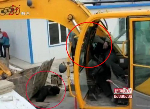 事故中不幸遇難的兩個人（圖左為李寶林，圖右為挖土機(jī)司機(jī)）。