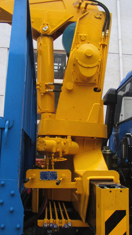  隨車吊的起重臂，立柱，機(jī)架，支腿