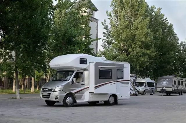 適合國內(nèi)使用的自行式C型房車 適合國內(nèi)使用的自行式C型房車