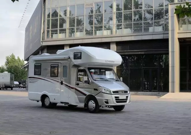 適合國內(nèi)使用的自行式C型房車 適合國內(nèi)使用的自行式C型房車