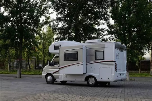 適合國內(nèi)使用的自行式C型房車 適合國內(nèi)使用的自行式C型房車