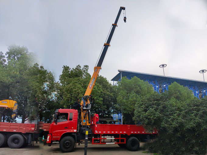 程力8噸吊機(jī)東風(fēng)暢行D3L隨車(chē)吊圖片3