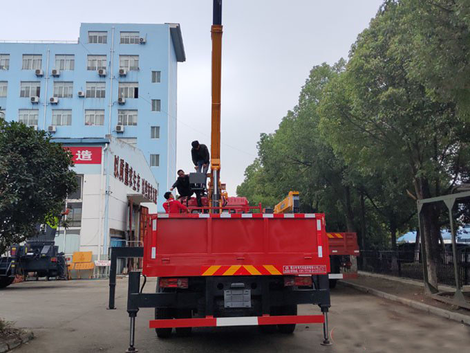 程力8噸吊機(jī)東風(fēng)暢行D3L隨車(chē)吊圖片4