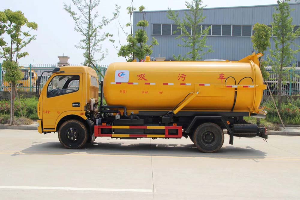 東風(fēng)多利卡D7國(guó)六8方吸污車(chē)圖片3