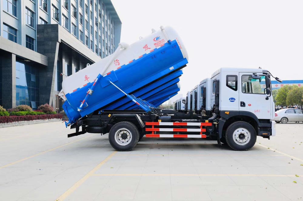 東風(fēng)多利卡D9國(guó)六11.6方吸污車(chē)圖片4